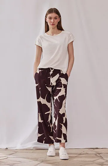 coming soon: Shirt und gemusterte Hose